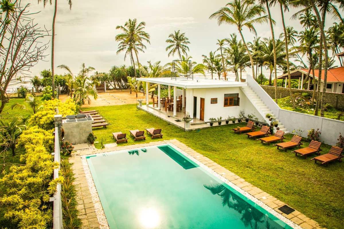 Infinity Of Sri Lanka Hotel Paiyagala Exterior photo