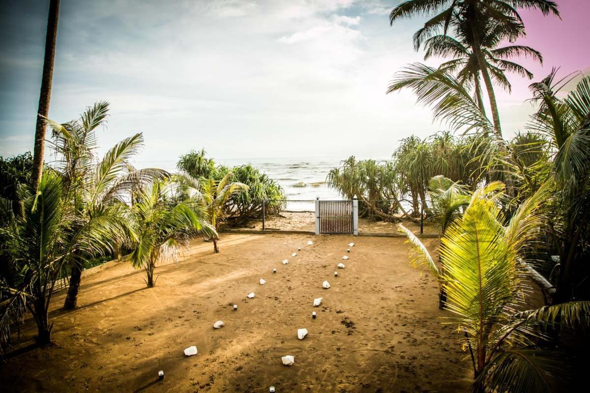Infinity Of Sri Lanka Hotel Paiyagala Exterior photo